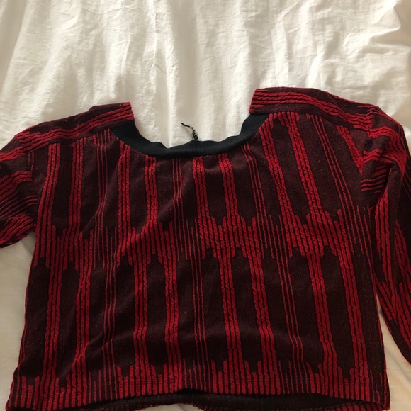 Red and black cropped sweater - Picture 5 of 5